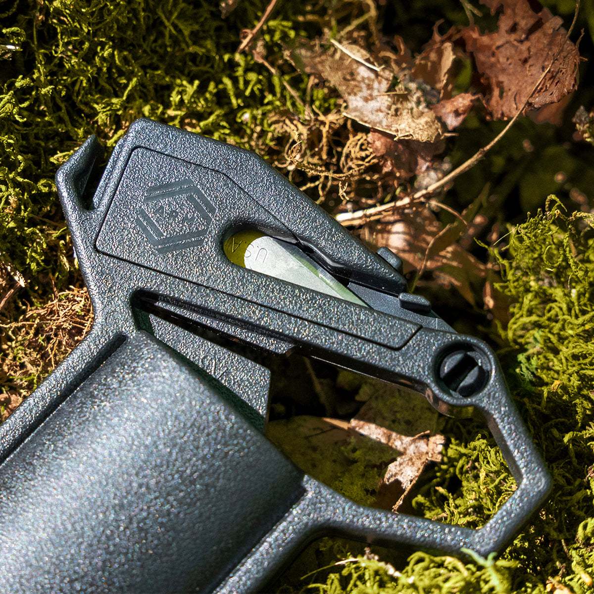 ready rope elite closeup of the compact blade and top of the tool