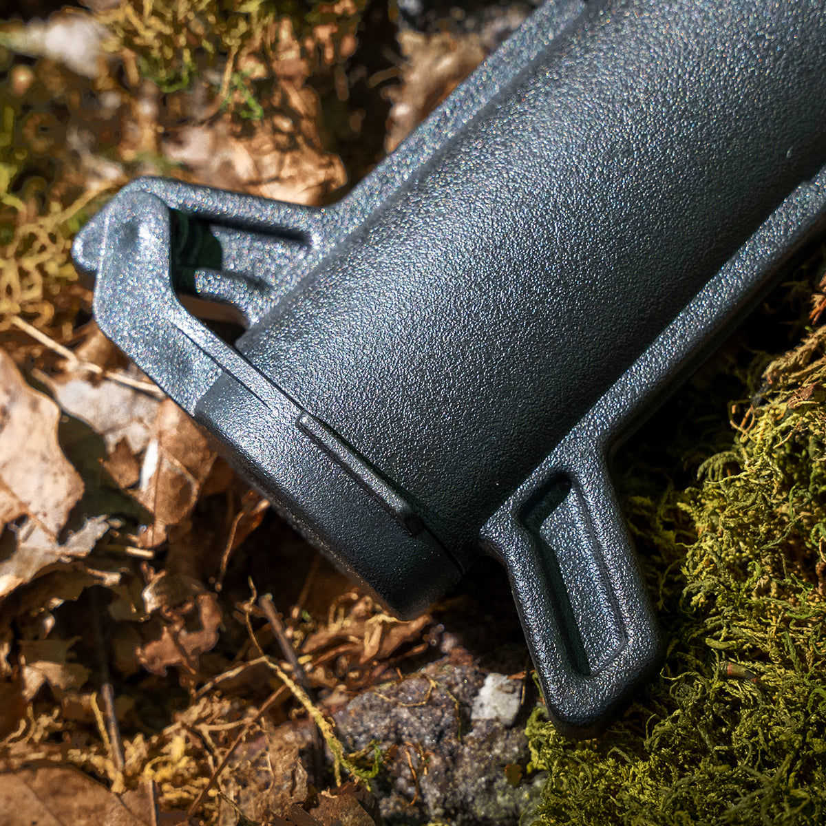 Ready Rope Elite Raw Storage Cap is focused on in this picture. See how it's connected there?