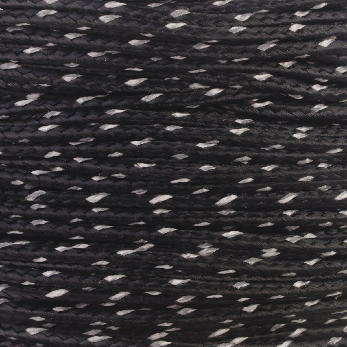 Reflective_Micro_Cord_Black_Closeup_Web_Ready